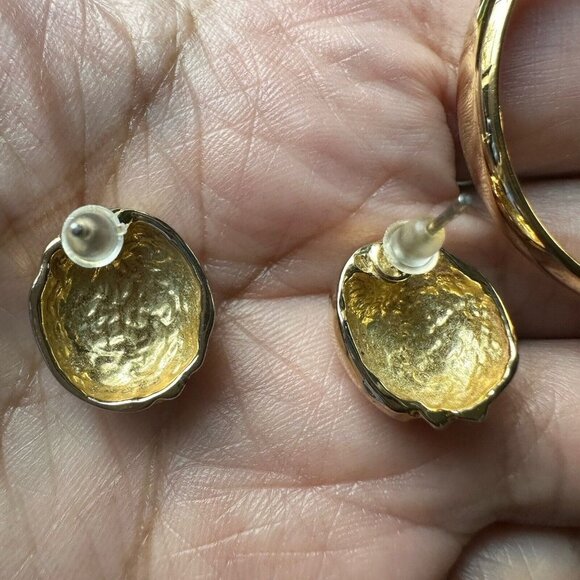 Vintage Hoops Clip On Screw Back Gold Tone & Ribbed Stud Earrings Lot Of 2 - Picture 5 of 11